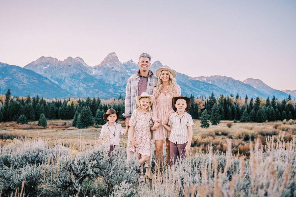 Family portraits in Grand Tetons National Park, family-friendly activites in 