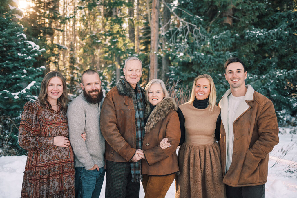 outdoor winter family photoshoot in Jackson Hole, outdoor winter family photo outfits, earth-toned palate outfit inspiration