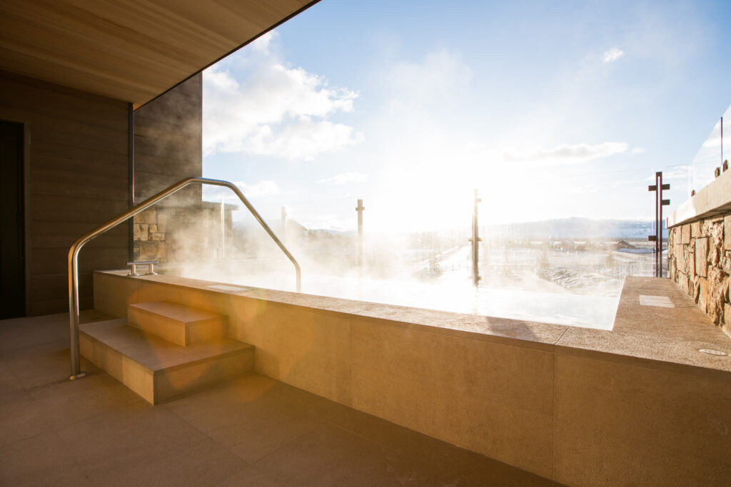 Spa pool overlooking the mountains
